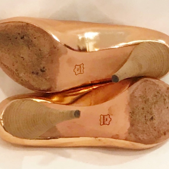 BCBG MaxAzria Peep Toe Pumps Rose Gold Metallic - Picture 5 of 7